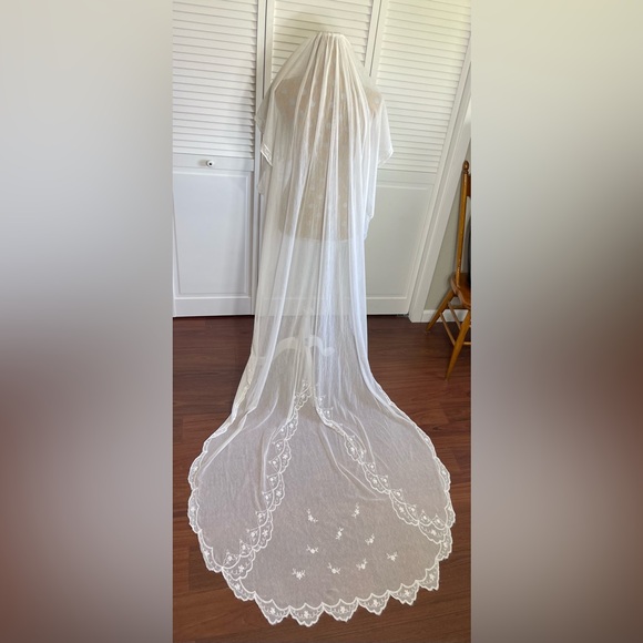 Elegant White Lace Bridal Veil main image 6